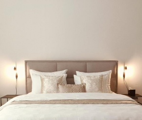 Classy & Elegant 116sqm Historic Flat in City Centre
